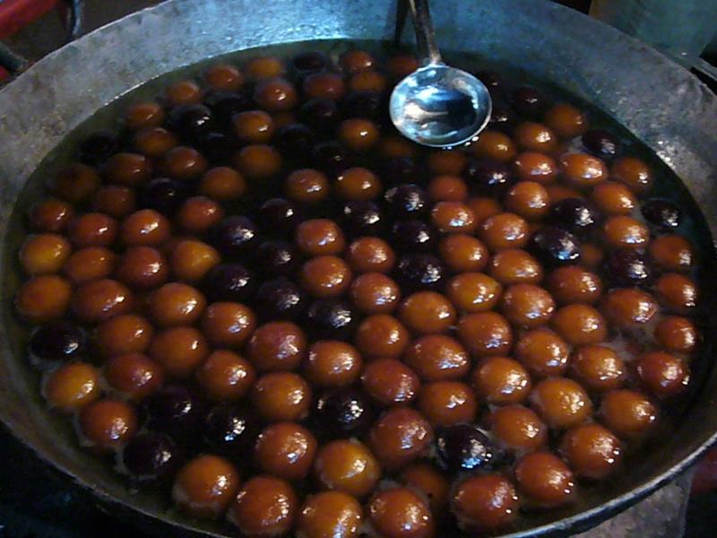 Dish of gulaaaaaaab and kala jamun.