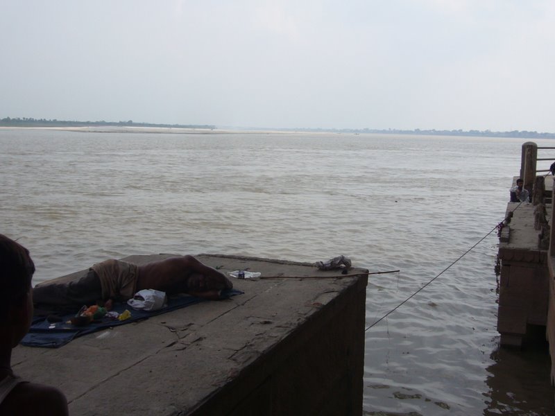 Travel - India - Varanasi - Gangaside