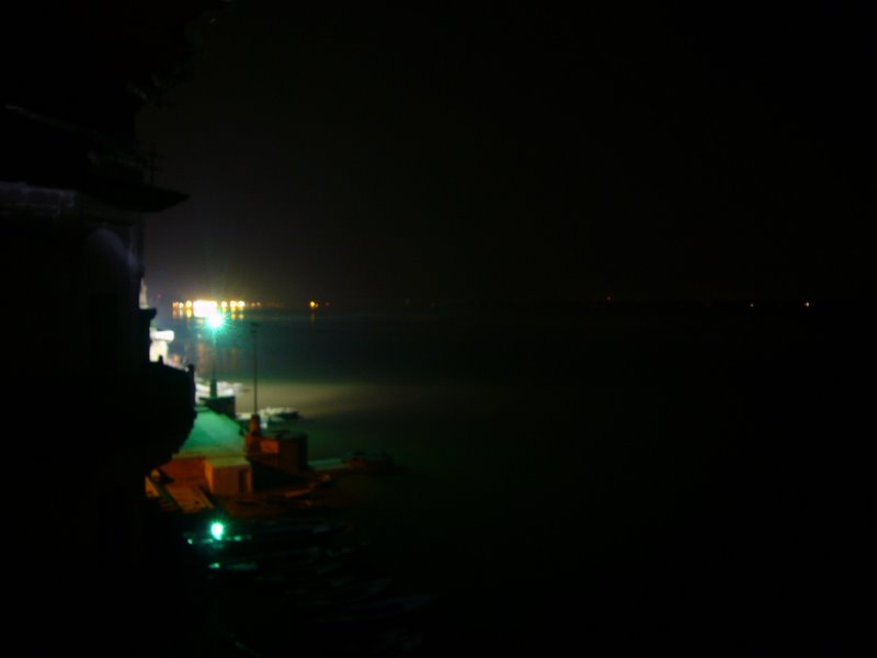 Travel - India - Varanasi - Gangaside