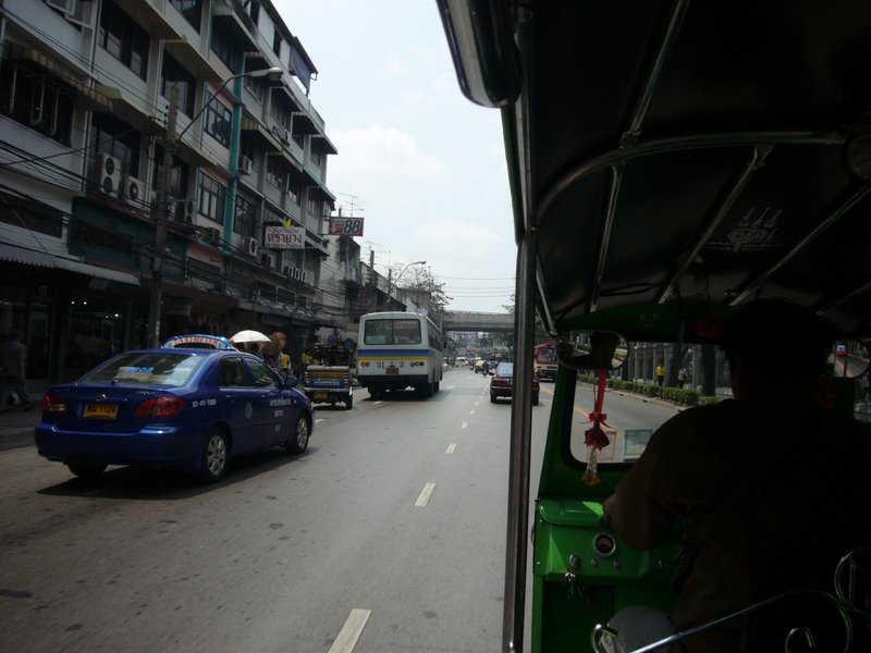 Tuk tuk down Samsen Road.